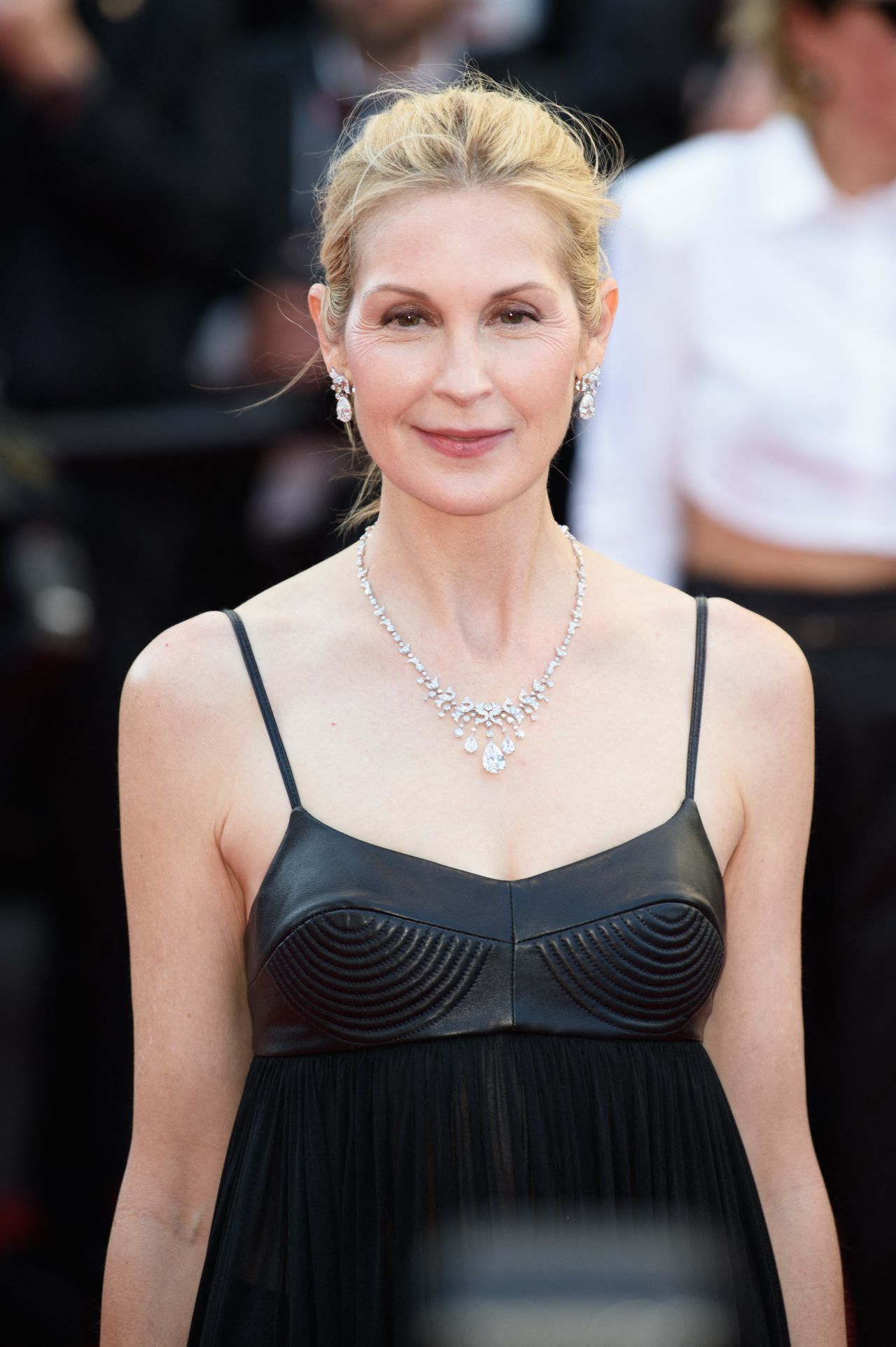 KELLY RUTHERFORD AT KINDS OF KINDNESS PREMIERE 2024 CANNES FILM FESTIVAL